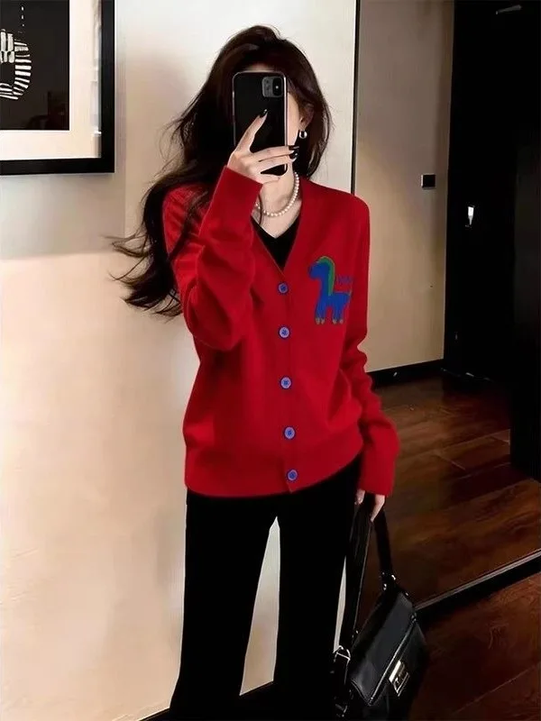 

Свободный комфортный кардиган с V-образным вырезом, женский, модный, универсальный, белый с красными акцентами, весна 2026, корейский стиль