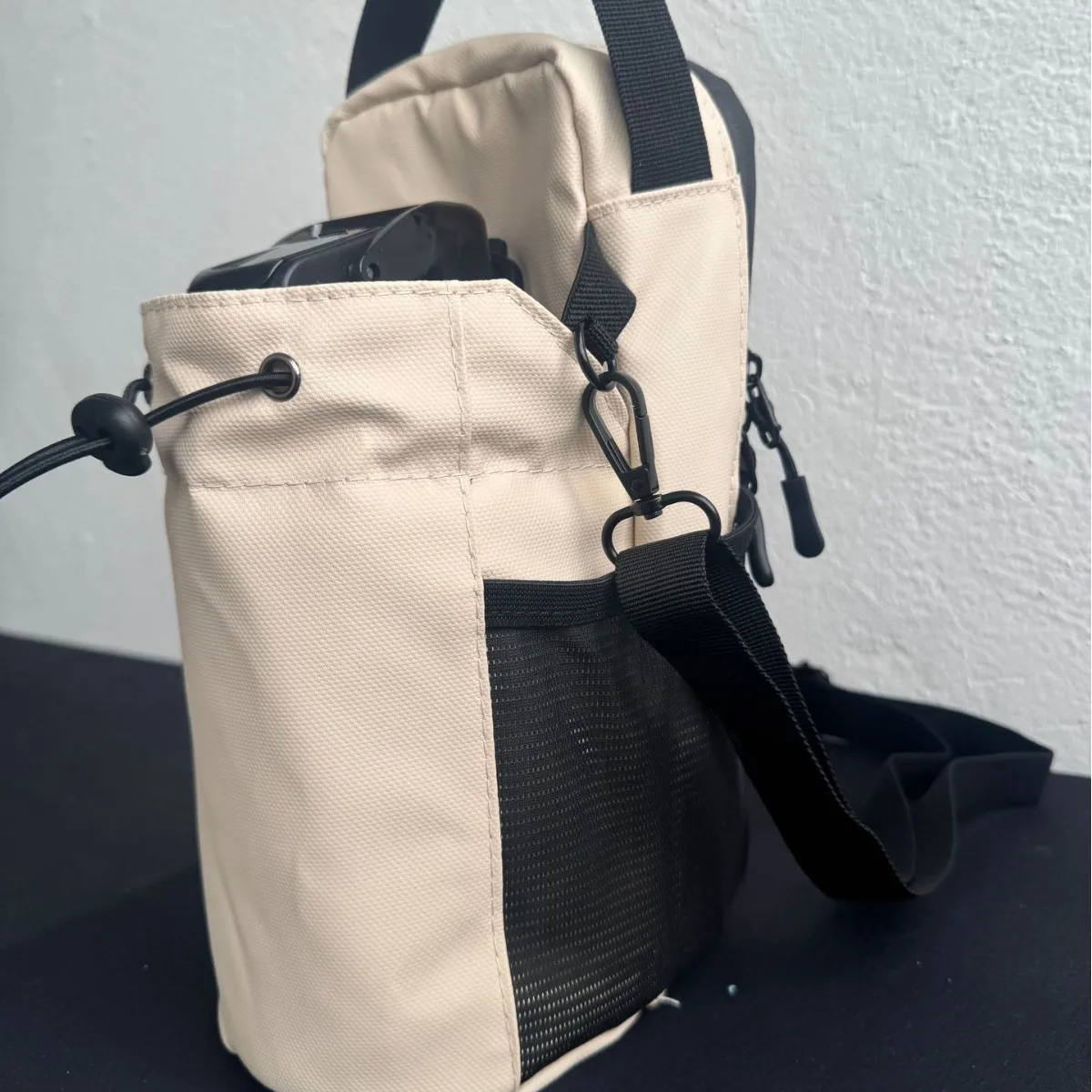 Magnetic Gym Bottle Sling Bag with Shoulder Strap Black 3 Strong Magnets Portable Gym Bottle Holder for Fitness Gym Bottle Bag