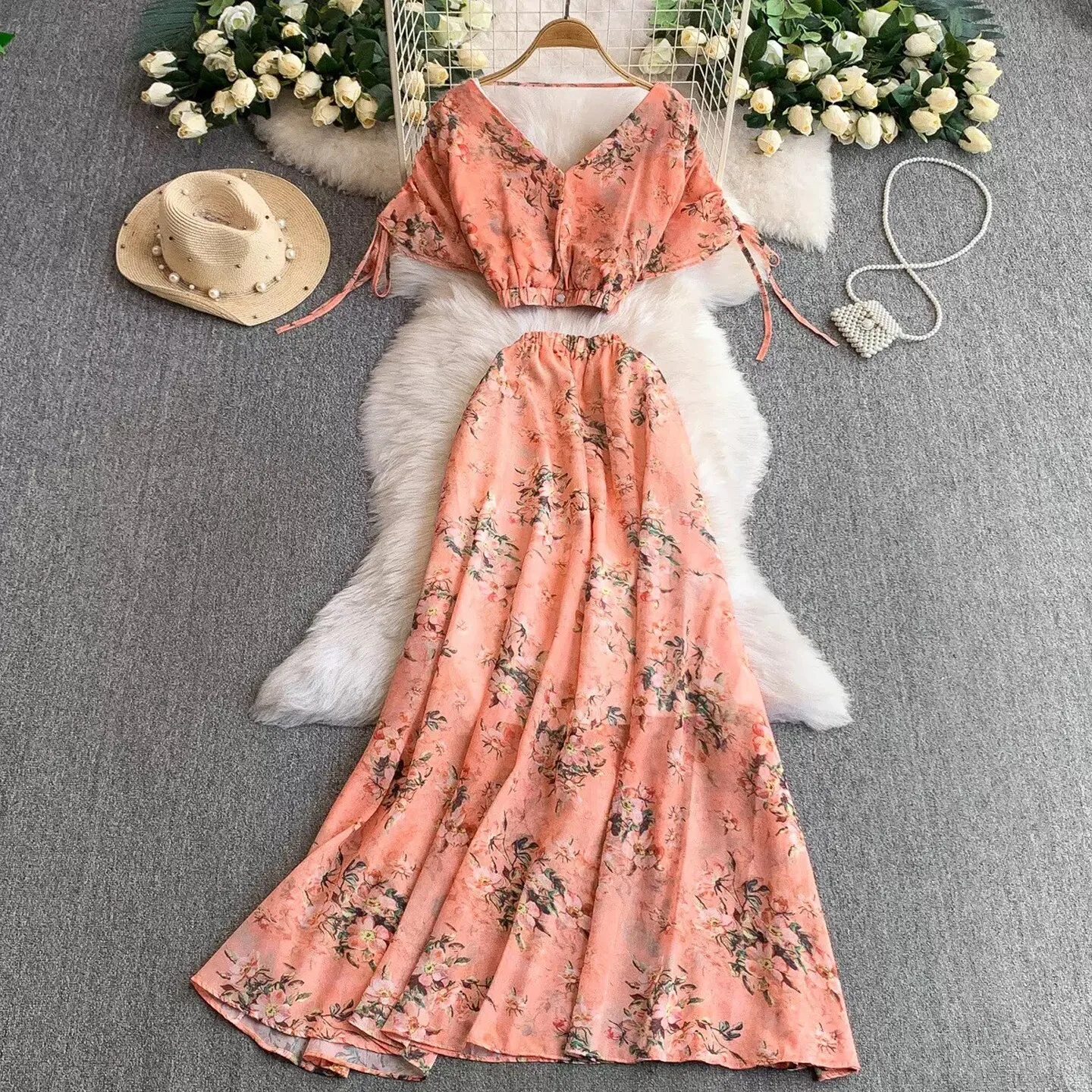 

Комплект из 2 предметов: топ с V-образным вырезом и пышная юбка макси с цветочным принтом в стиле бохо для женщин, летний пляжный костюм для отпуска, 2026