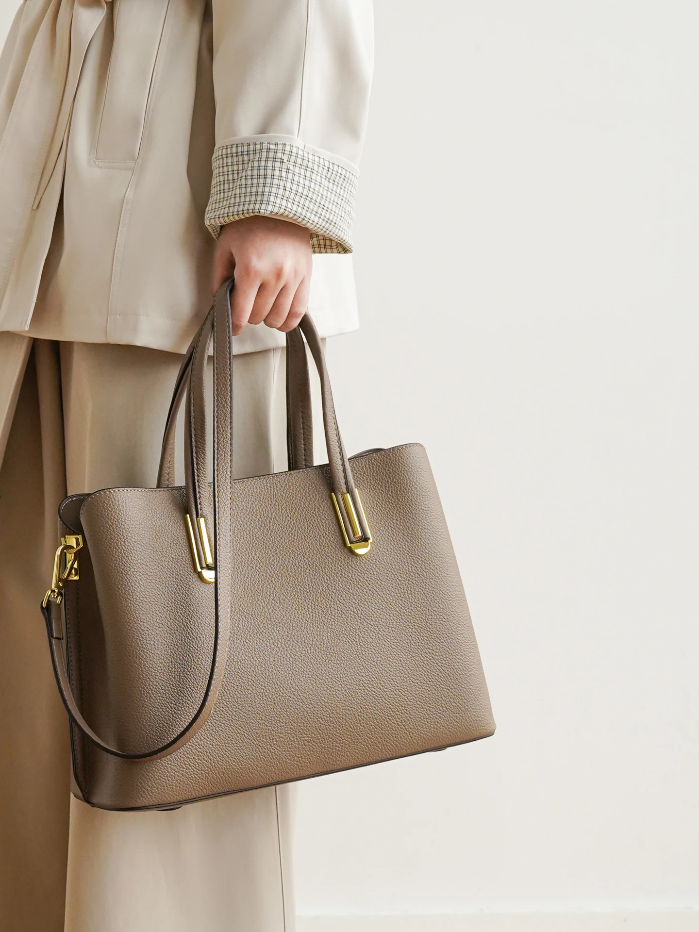 

Elegant Commuter Women's Handbag 2026 New Simple Large Capacity Single Shoulder Fashionable Tote Bag Mom Bag Soft PU Leather