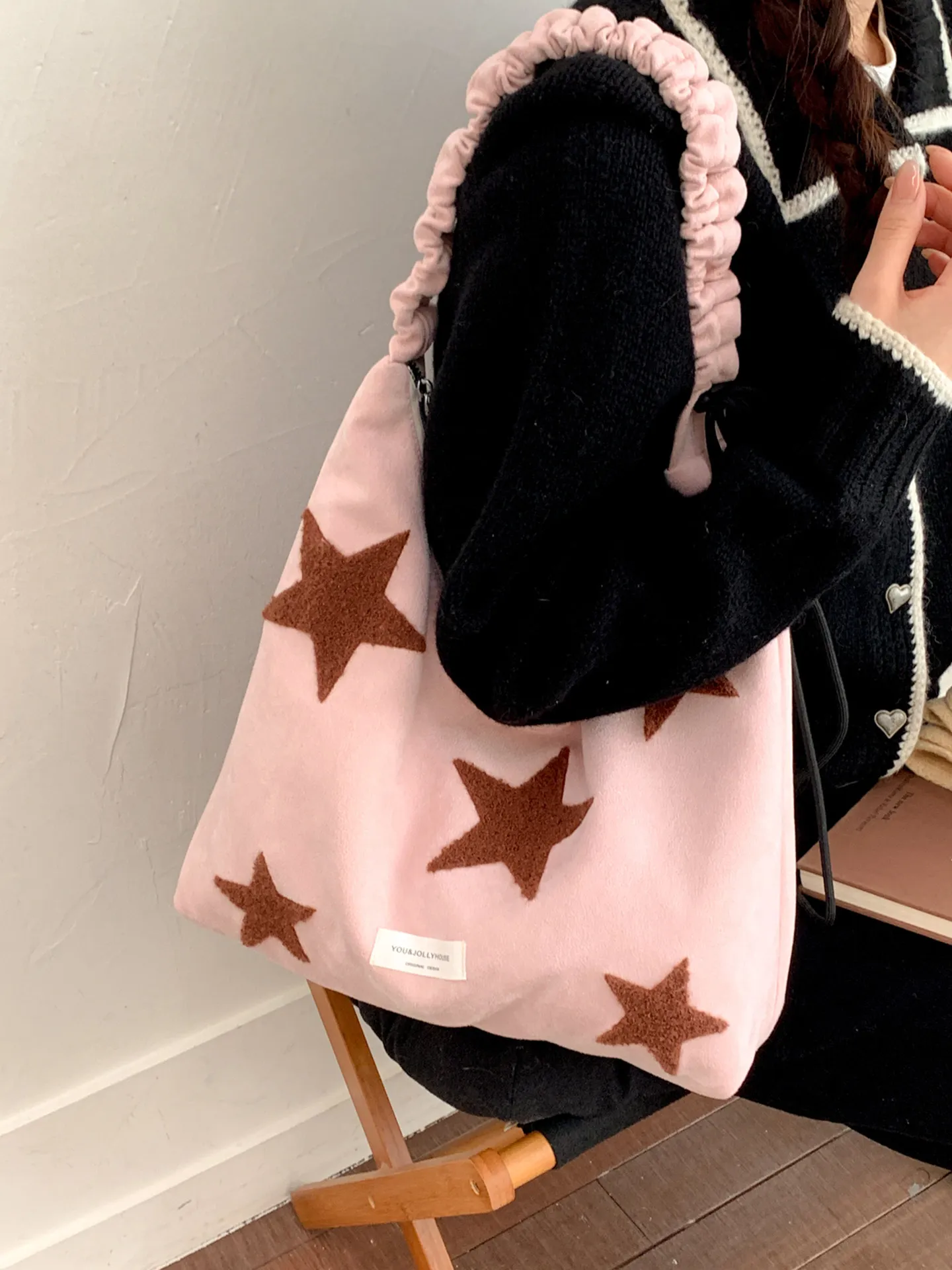 

Suede Bag Women's Handbag 2026 New High-End Fashion Casual Simple Shoulder Bag Korean Series Large Capacity Commuting Tote Bag