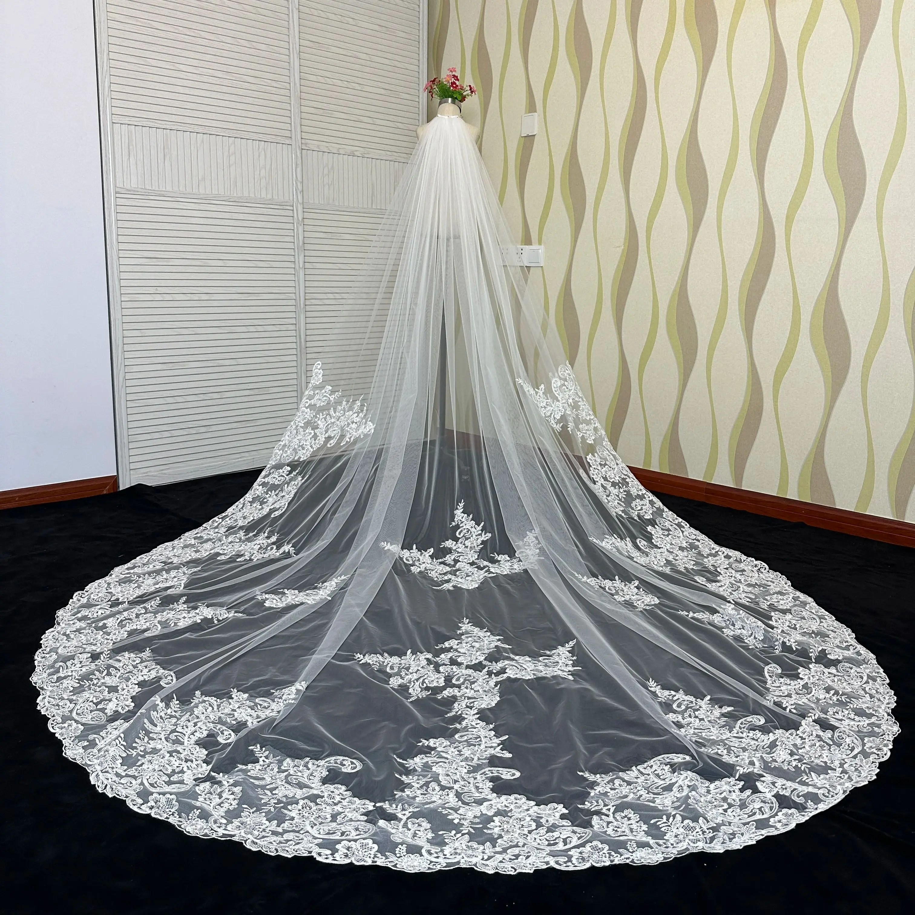 

new Hot White/Ivory Beautiful Cathedral Length Lace Edge Wedding Veil With Comb Long Bridal Veil Mariage