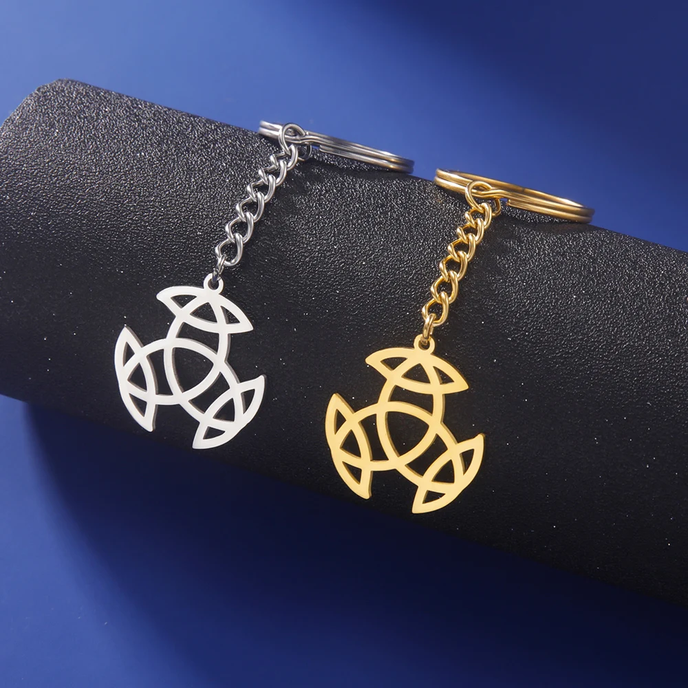 Dawapara Witchcraft Celtics Witch Knot Keychain Irish Triple Spiral Good Luck Protection Wealth Amulet Stainless Steel Jewelry