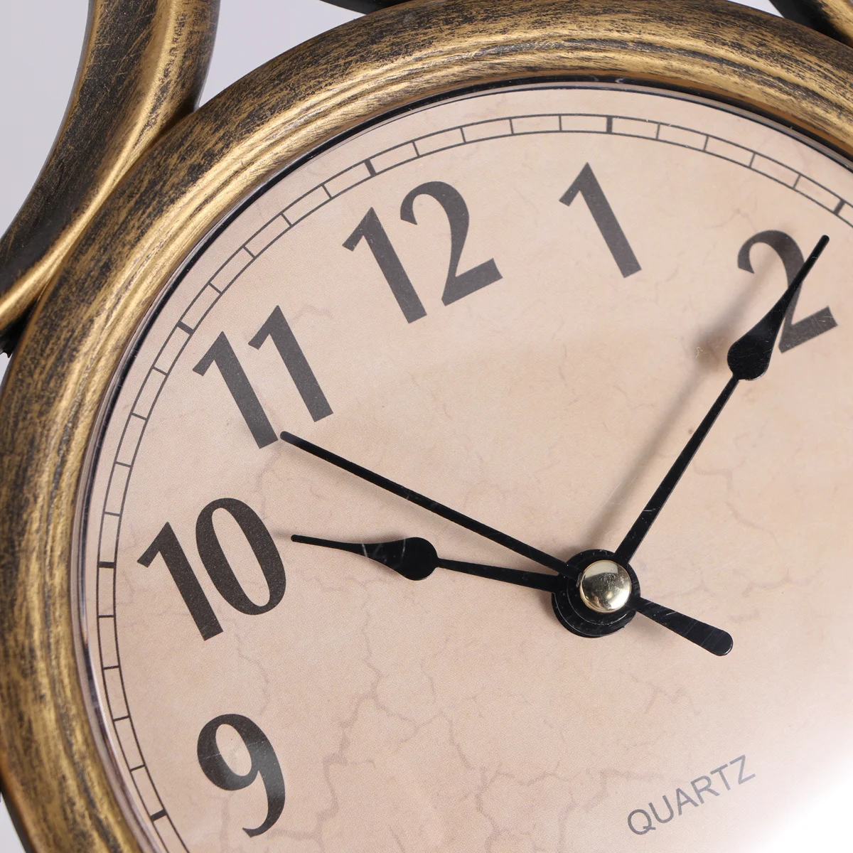 

Vintage 10-Inch Hollowed-Out Dial Clock Large Silent Decorative Wall Clock for Bedroom Living Room Kitchen European Design