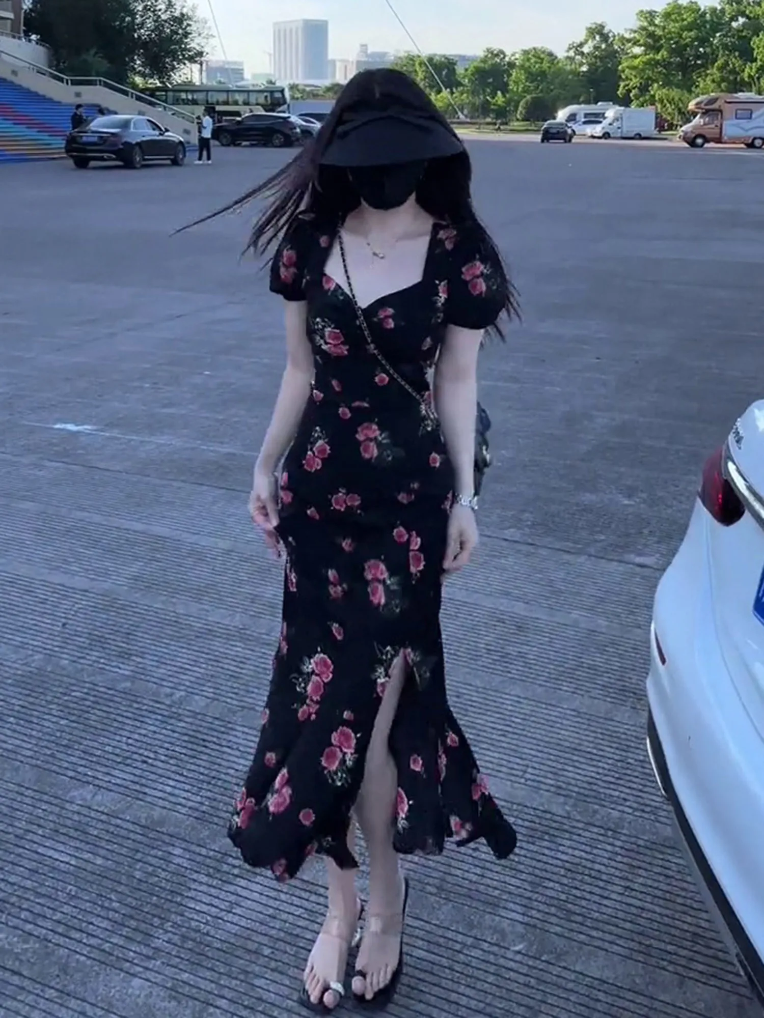 

Летнее платье 2025 года в стиле Хепберн: облегающее, с квадратным вырезом, длинное, черное, с цветочным принтом, женское, шикарное, повседневное