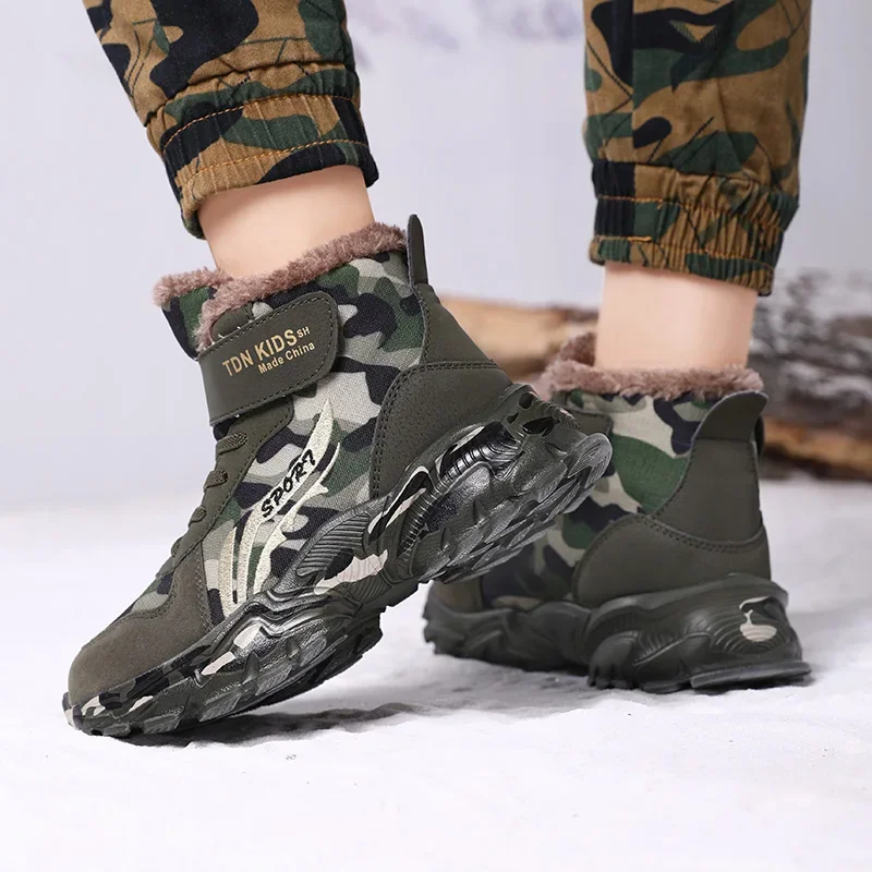 Botas de neve camufladas para crianças e adolescentes, tênis grosso e quente, botas de peles artificiais para crianças, tendência, inverno, 2024