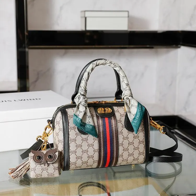 

Classic Parisian Large Capacity Diaper Bags For Ladies Elegant Minimalist Shoulder Bag Vintage Inspired Tote Bag Designer Simple