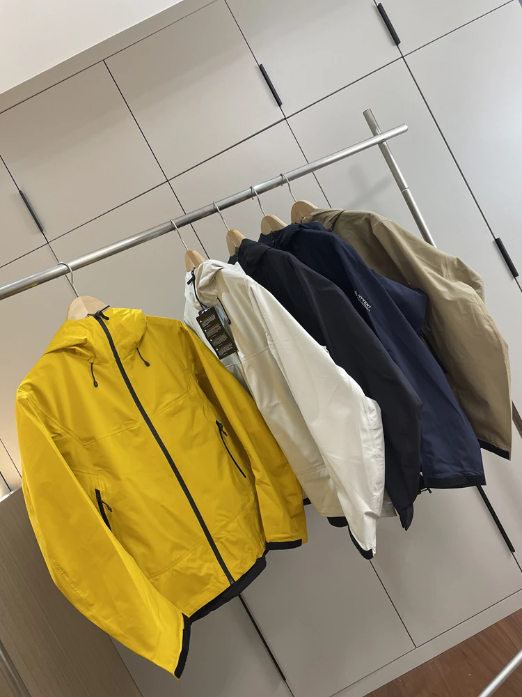 

High-End Stitching Technology Men's Outdoor Windproof Waterproof Hooded Jacket Autumn Season Regular Sleeve Length