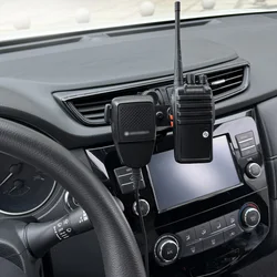 Supporto da auto per radio bidirezionali e altoparlante con microfono PTT manuale nel supporto per auto Staffa per walkie-talkie nella presa d'aria dell'auto