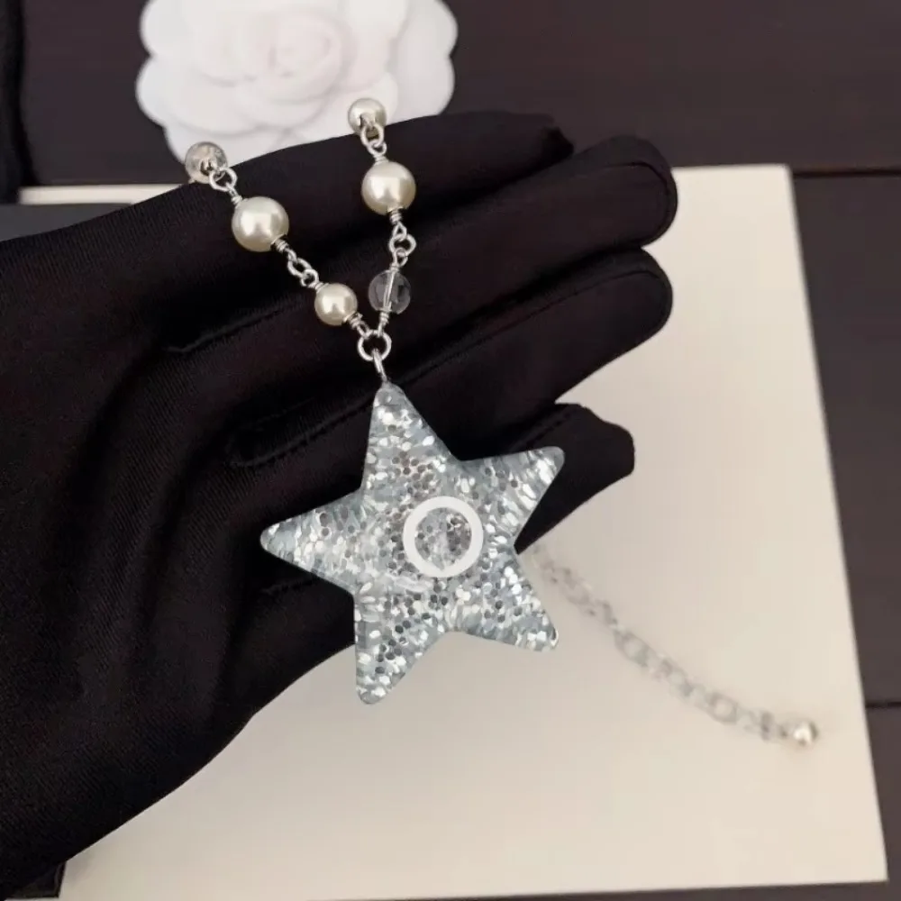 

Совершенно новое элегантное и очаровательное легкое роскошное жемчужное ожерелье со звездой и пентаграммой, модное и универсальное в темпераменте