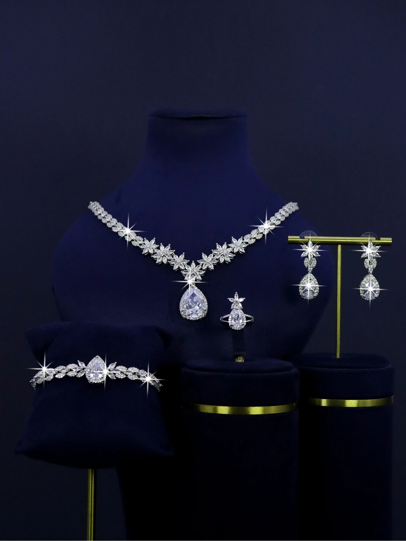 

4 pieces of flower drip bridal wedding set necklace, earrings, bracelet, ring, women's wedding party wear wedding anniversary gi