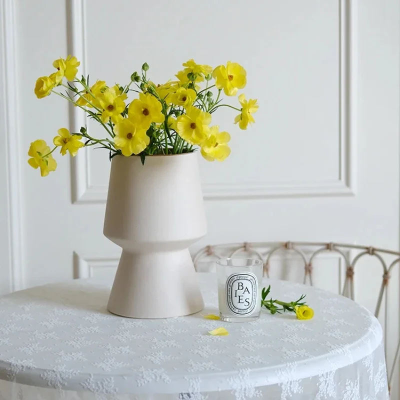 Morandi Pink Ceramic Vase, Designer Decor, Nordic Model Room, Tabletop Utensils, Elegant Flower Holder