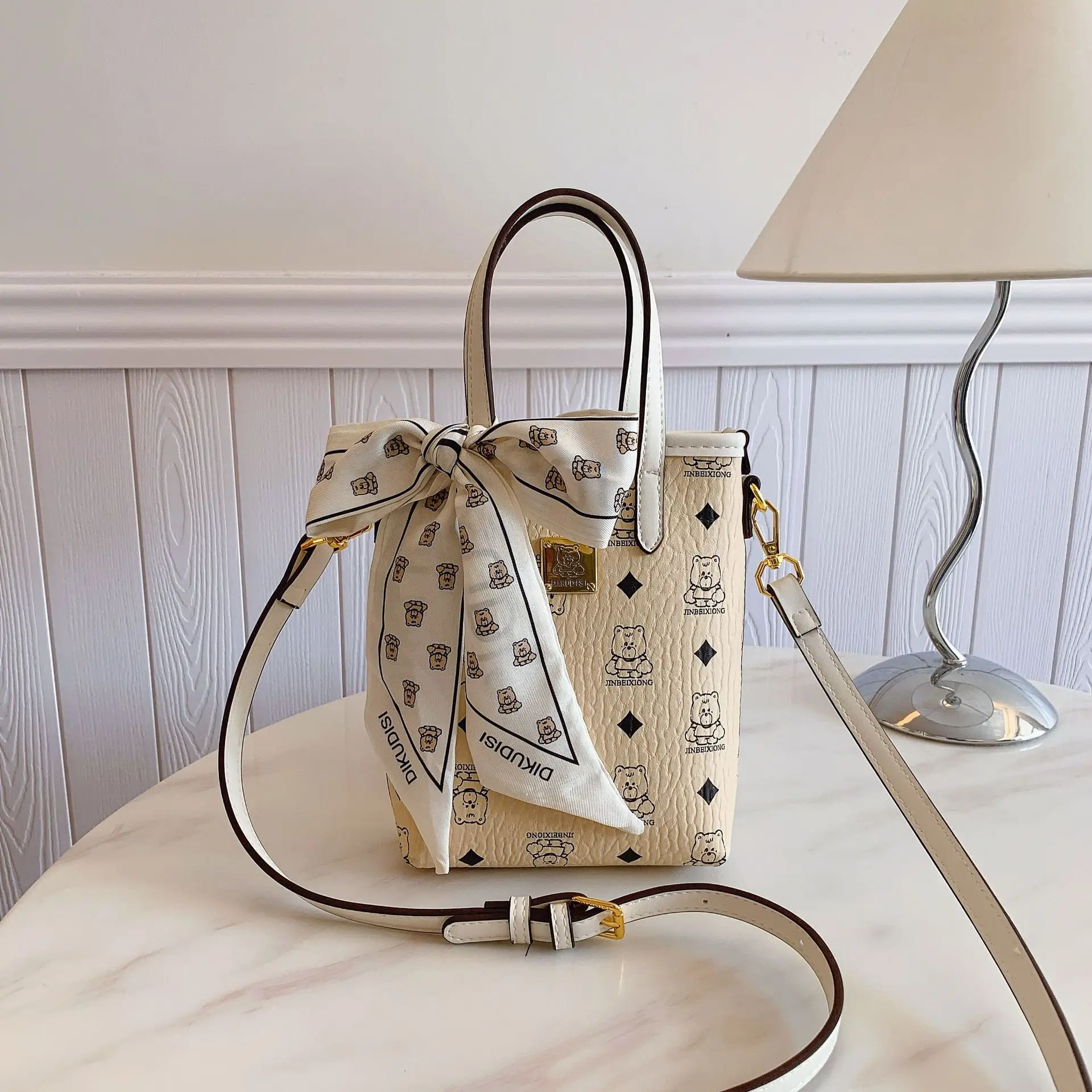 

2025 New Women's Luxury Tote Bag, Chic Adjustable Strap Crossbody Purse, Versatile Shoulder Bag for Work Commute & Casual Use