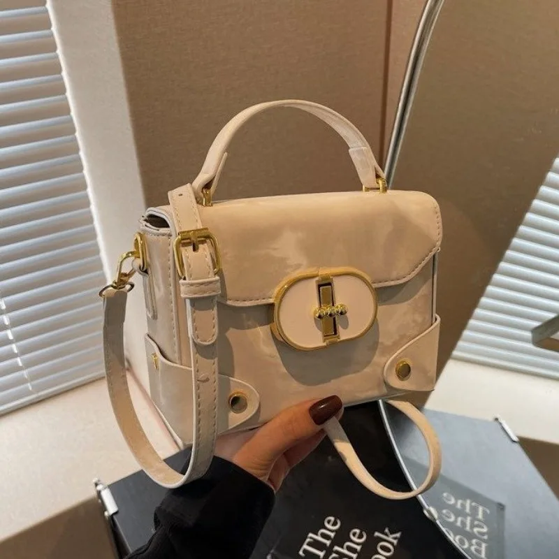 Popular High End Diaper Bag Stylish Unique Leather Vintage Casual Simple Letter Logo Crossbody Bag Ladies Bag
