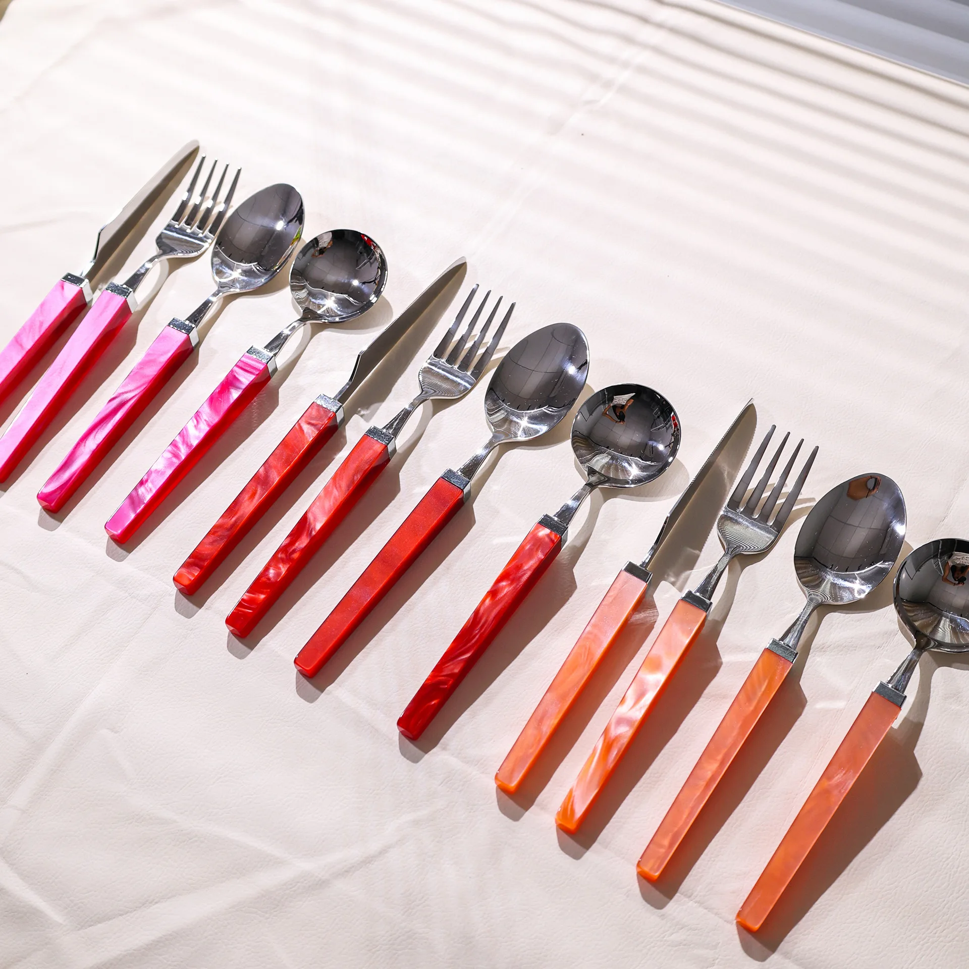 Flowing Acrylic Knife, Fork, Spoon, Red Square Handle Soup Spoon, Dessert Fork, Spoon, Gift Knife, Fork, Tableware 4-piece Set