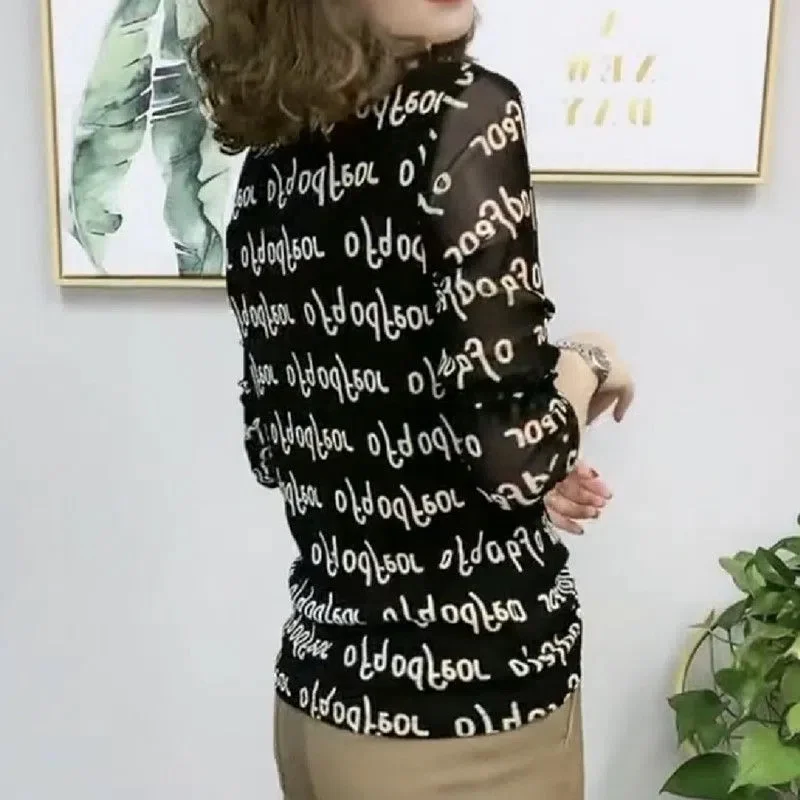 2022 Autumn New Fashion V-Neck High-End Bottoming Shirt Female Mother Outfit With a T-shirt top That Covers The Flesh Shows Thin