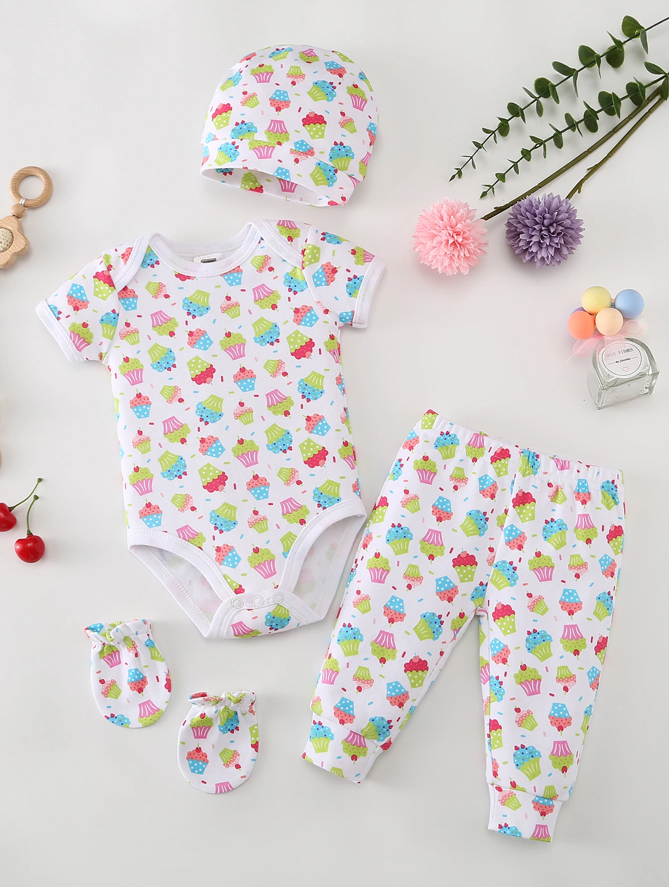 4-piece newborn baby romper set, cartoon full-body print pattern, summer short-sleeve romper, long pants, hat, and gloves, suitable for outdoor wear for 0-12 months old boys and girls