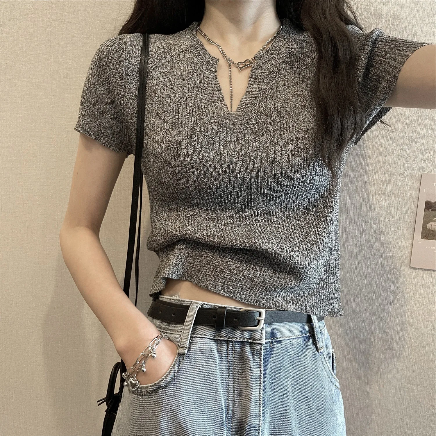 

HyunA Designed Slim Fit Short Sleeve Knitted Base Layer Top Women's Summer Fashionable T-Shirt Korean Style V-Neck Breathable