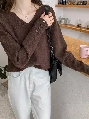 

Свободный вязаный свитер с V-образным вырезом и длинными рукавами для женщин, весна-осень, новинка, повседневный универсальный базовый слой, из полиэстера.