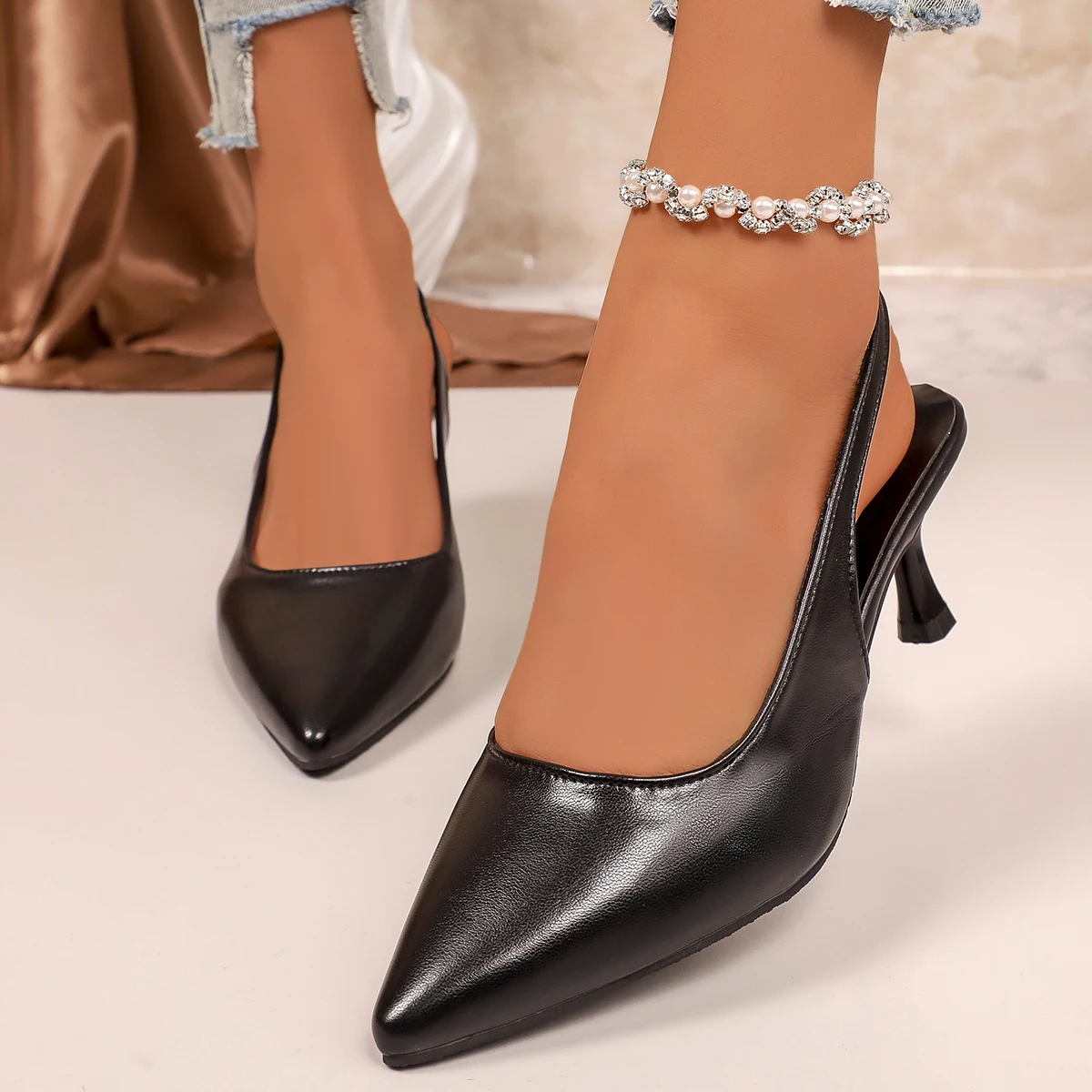 

Летние модные новинки: дышащие женские туфли на шпильке с острым носком из ПУ, удобные и элегантные, сексуальные босоножки с низким вырезом