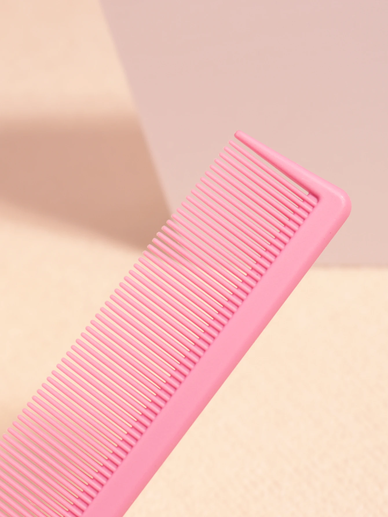 1 Stück Kunststoff verdickter hitzebeständiger spitzer Pferdeschwanz mit dichten Zähnen Designkamm Haarstylingkamm Speziell für Echthaarperücken