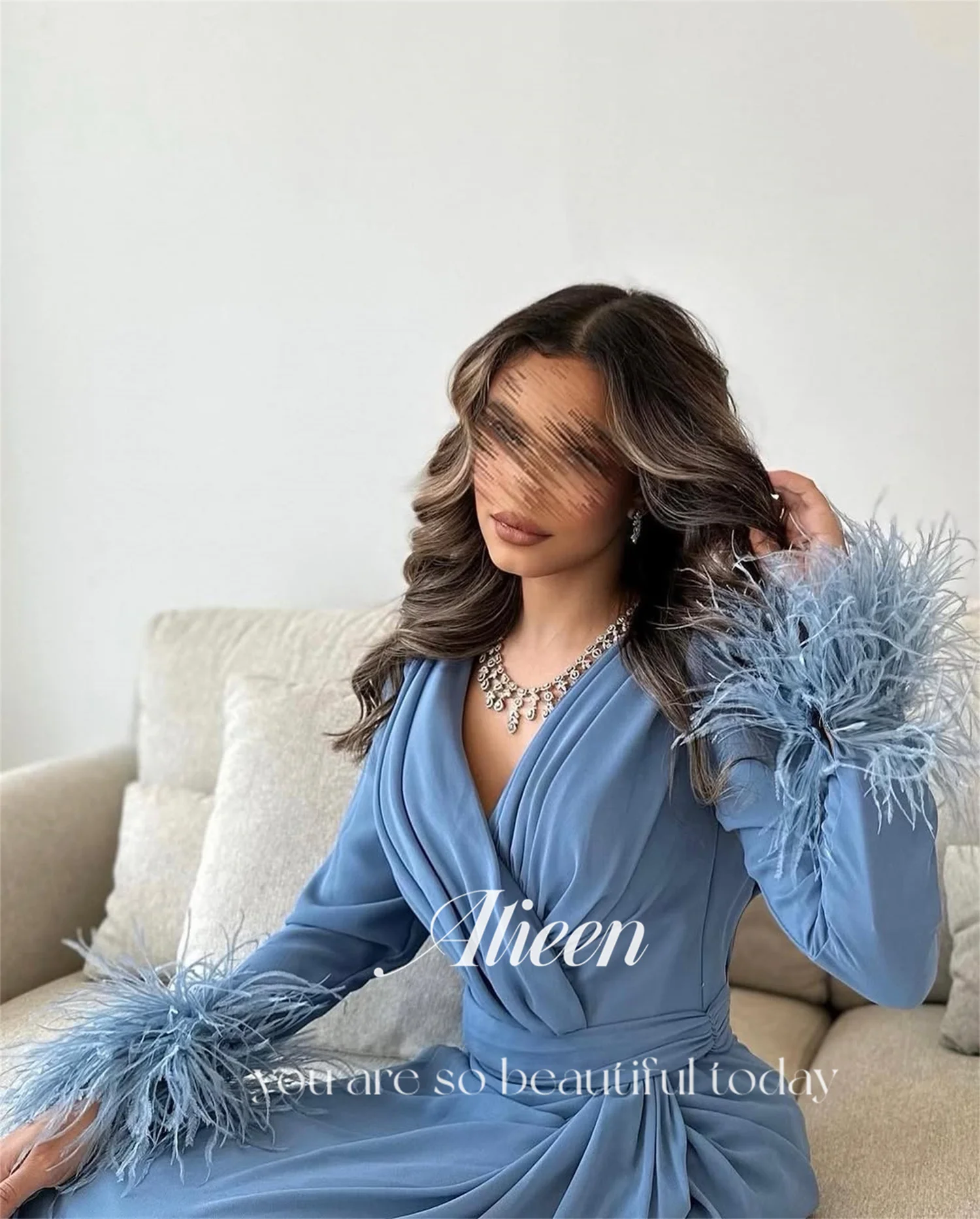 Aileen Vestidos De Festa Dubai فساتين سهرة فاخرة 2025 بأكمام طويلة ريشة فساتين سهرة أنيقة مخصصة للحفلات الراقصة مثير
