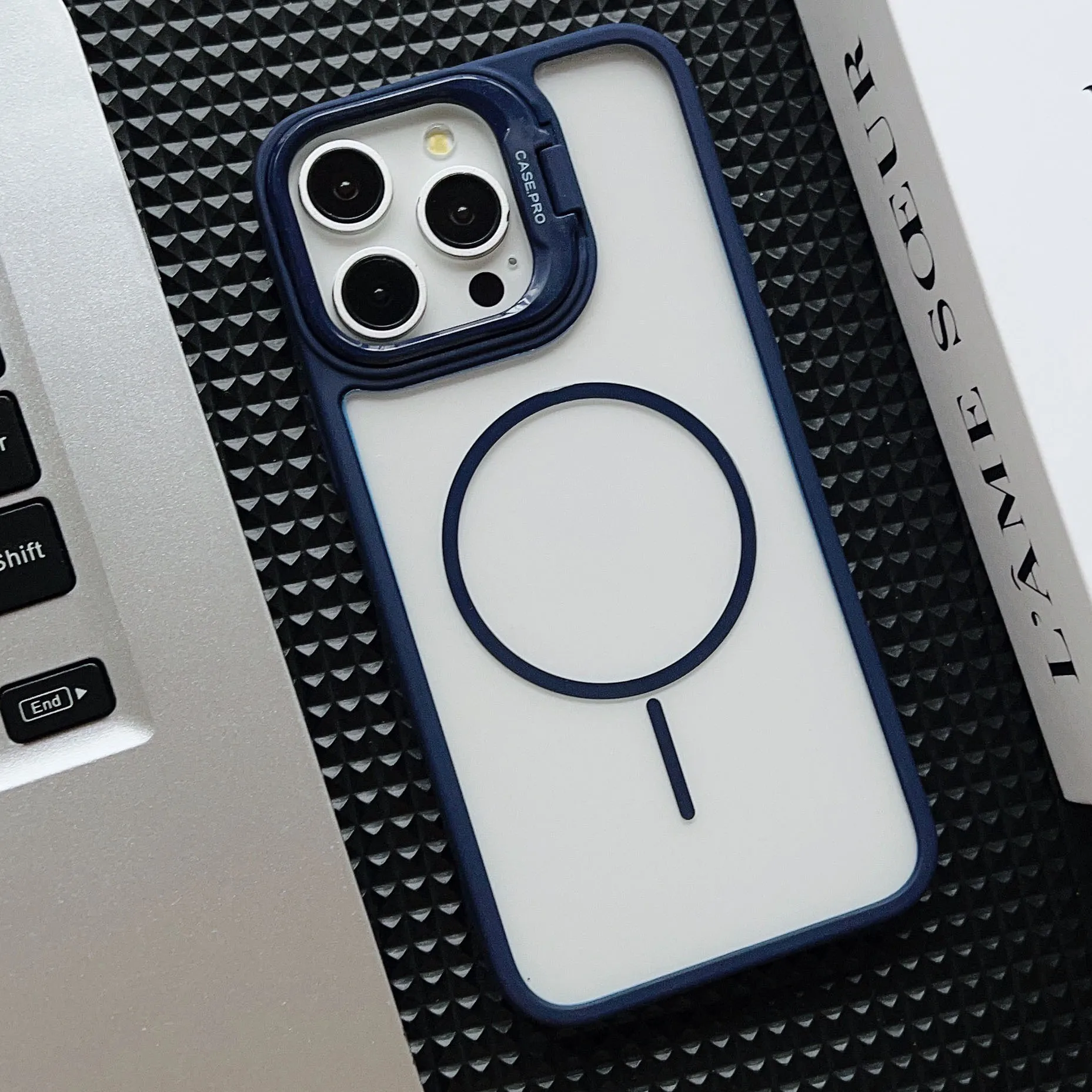 Casing Anti Jatuh Pengisi Daya Nirkabel Magnetik Baru untuk iPhone 16 15 14 Plus 13 12 11 Pro Max Penutup Pelindung Lensa Kaca Dudukan Magsafe