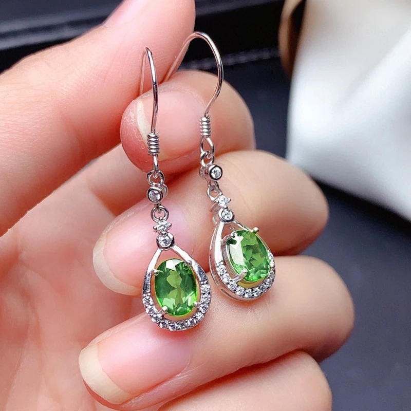 Huitan Chic Ohrhänger mit hellgrünem Stein für Damen, schlichtes, stilvolles Design, Damen-Ohrringe, Alltag, Party, exquisiter Schmuck