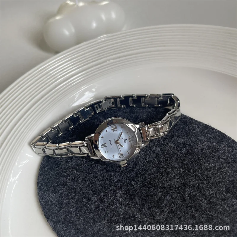 Niszowy okrągły mały zegarek Student Mori Style Bransoletka Stalowy pasek Prosty, pełen wdzięku i drobny zegarek dla kobietMiękki luksusowy retro