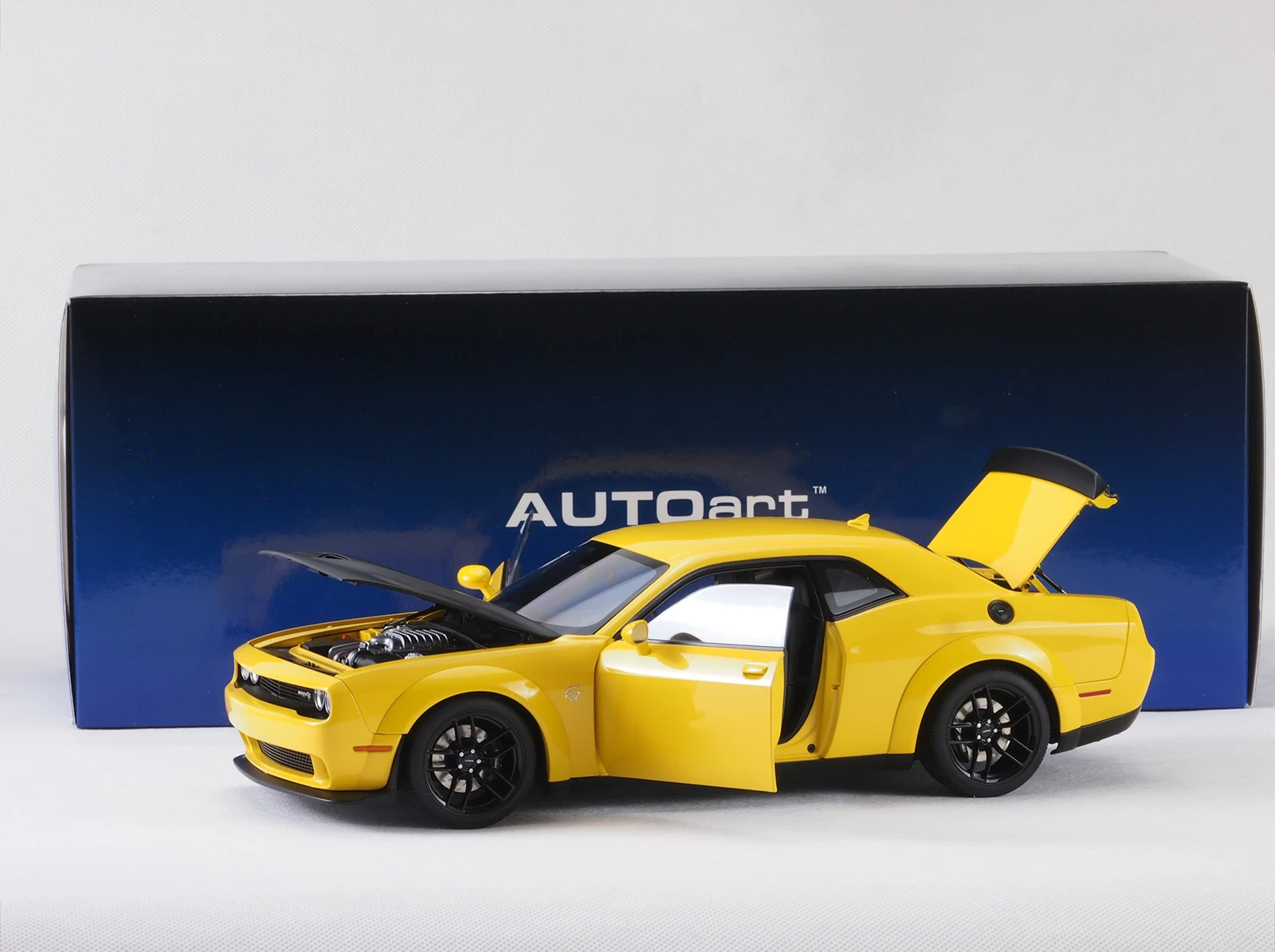 Autoart 1:18 SRT Hellcat Simulation Limited Edition All Open Alloy Metal Static Car Model Toy Gift