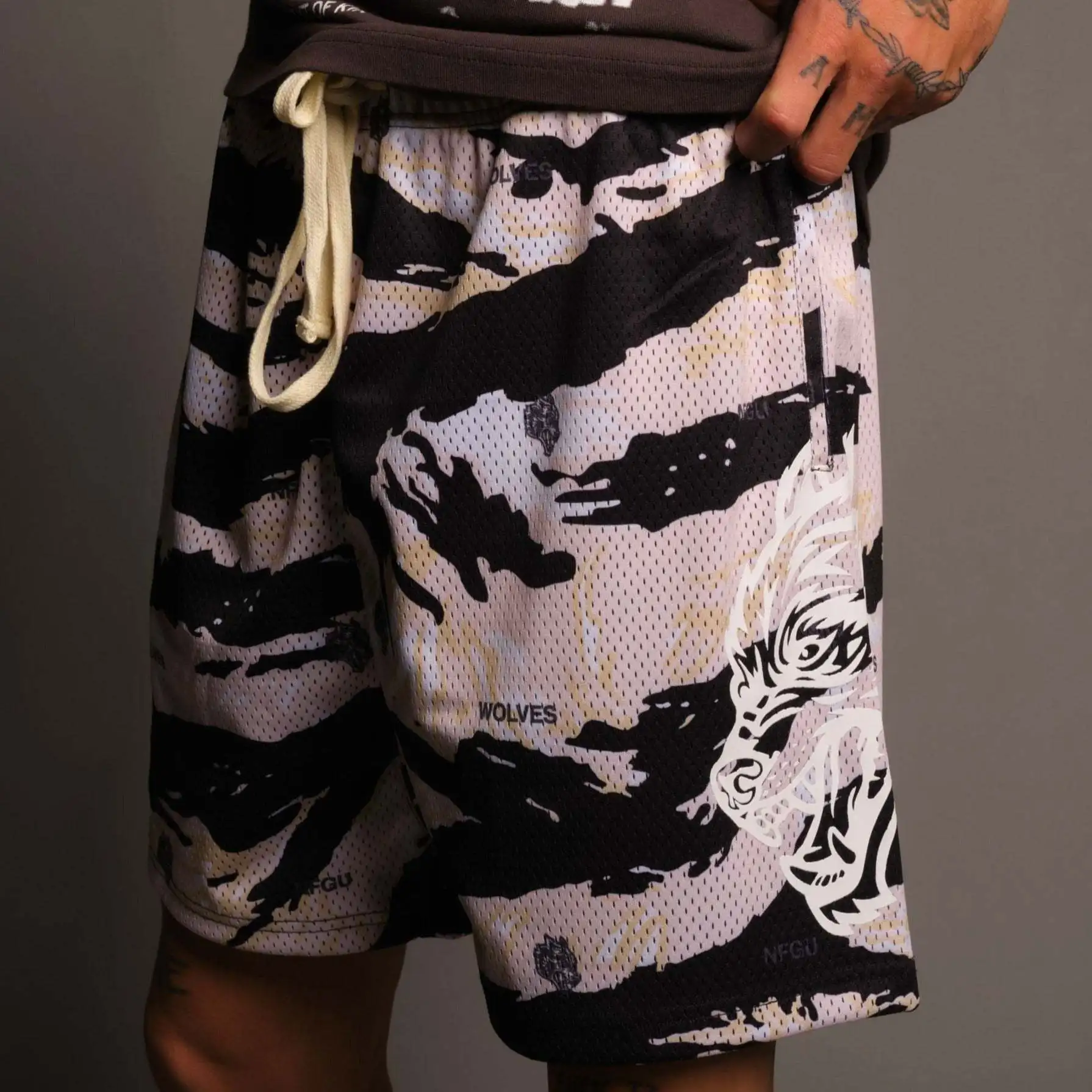 2024 Summer New Men's Fashion Trend Beach Shorts Hole Fabric Multi-Color Outdoor Sports Training Running Casual Quarter Pants