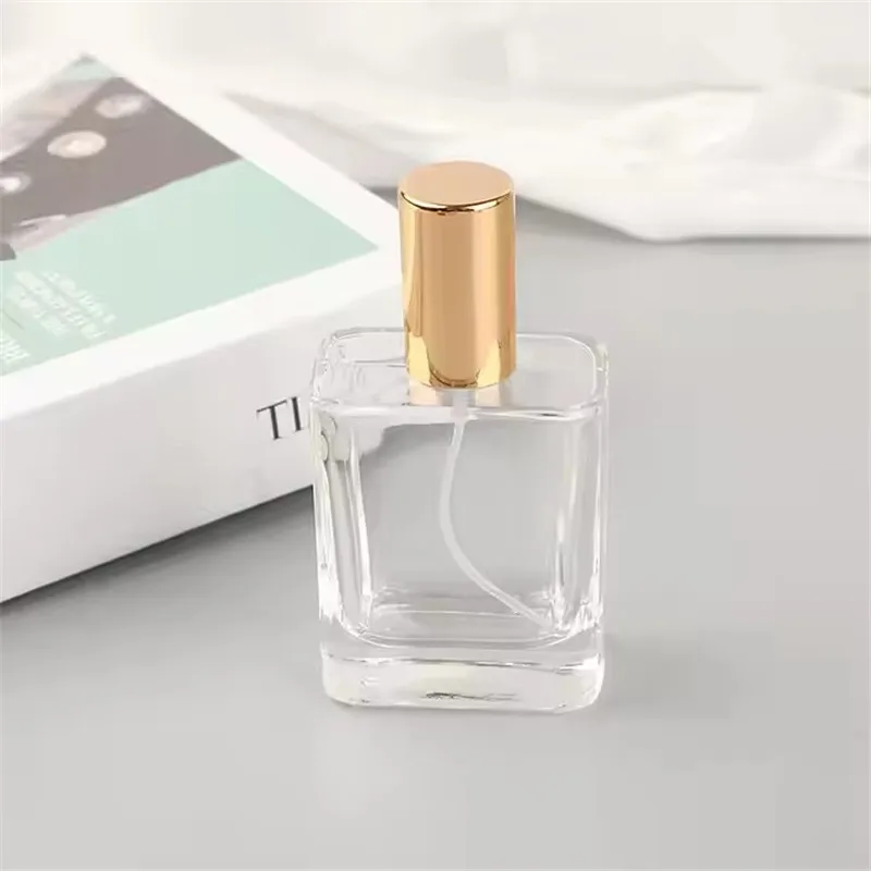 5 pz/lotto Vuoto 50 ml Design Classico Piatto Quadrato Spray Bottiglia di Profumo Vite Collo Bottiglie di Profumo Riutilizzabili di Vetro