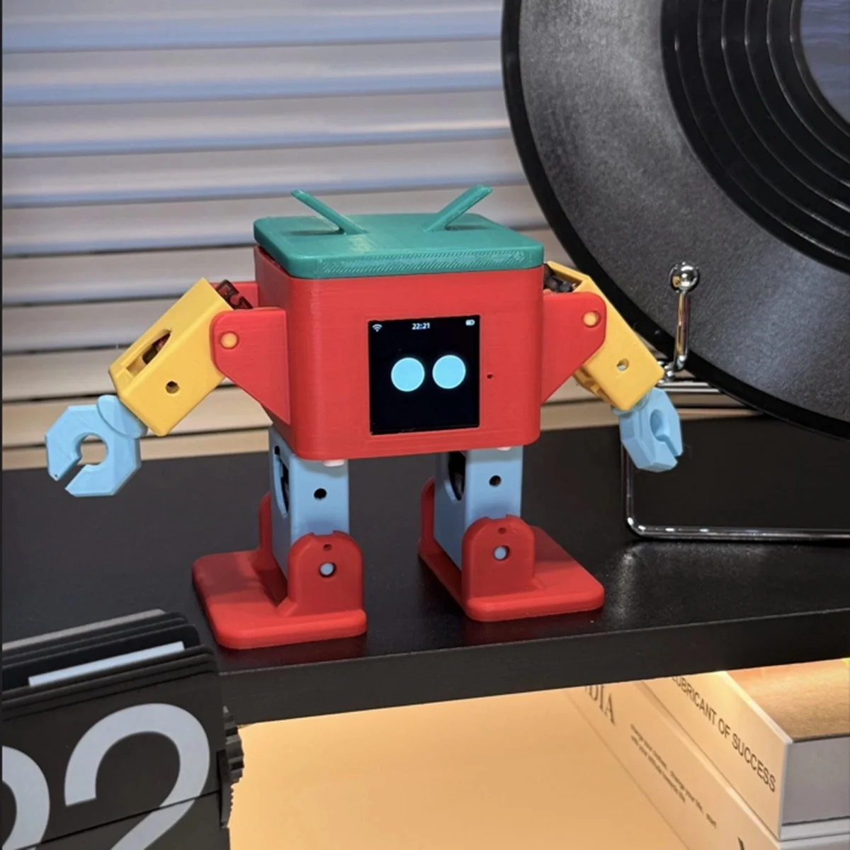 روبوت أوتو المكتبي المدعوم بالذكاء الاصطناعي من ديب سيك مع ميزات الموسيقى والرقص والتفاعل الصوتي، هدية مثالية لجميع الأعمار والمعجبين