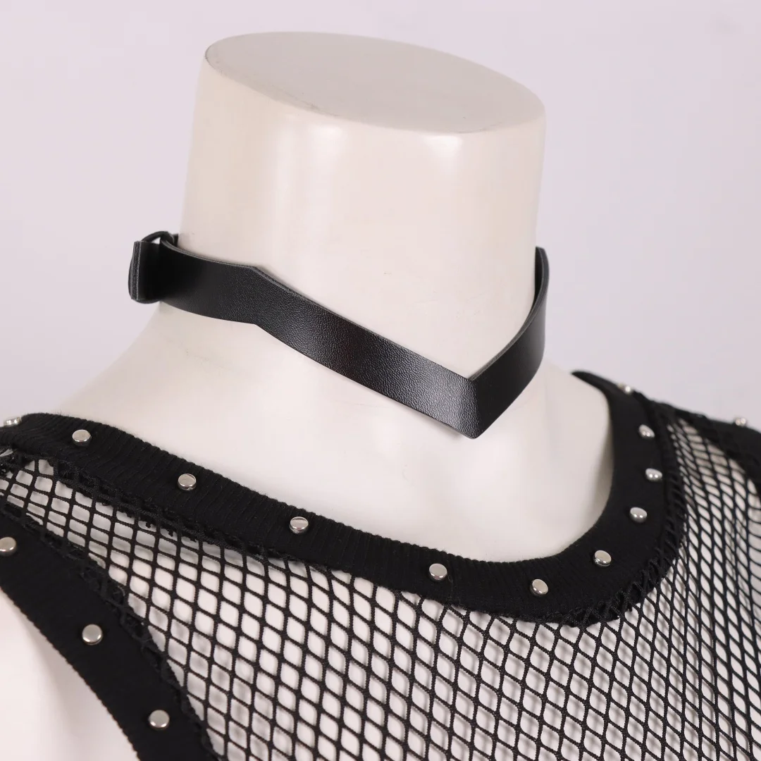 สร้อยคอหนัง PU สีดำสไตล์พังก์กอธิคประดับหมุดและกากบาททรงกลมสำหรับผู้หญิง สร้อยคอแบบรัดคอประดับหมุด สร้อยคอแฟชั่น