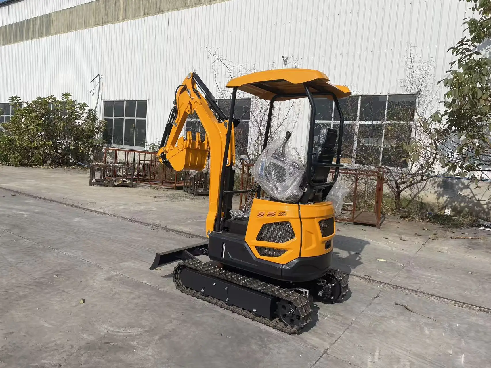 

Spot Mini Crawler Excavator 1.8-ton Agricultural Crushing Efficient and Convenient Indoor Engineering Lightweight