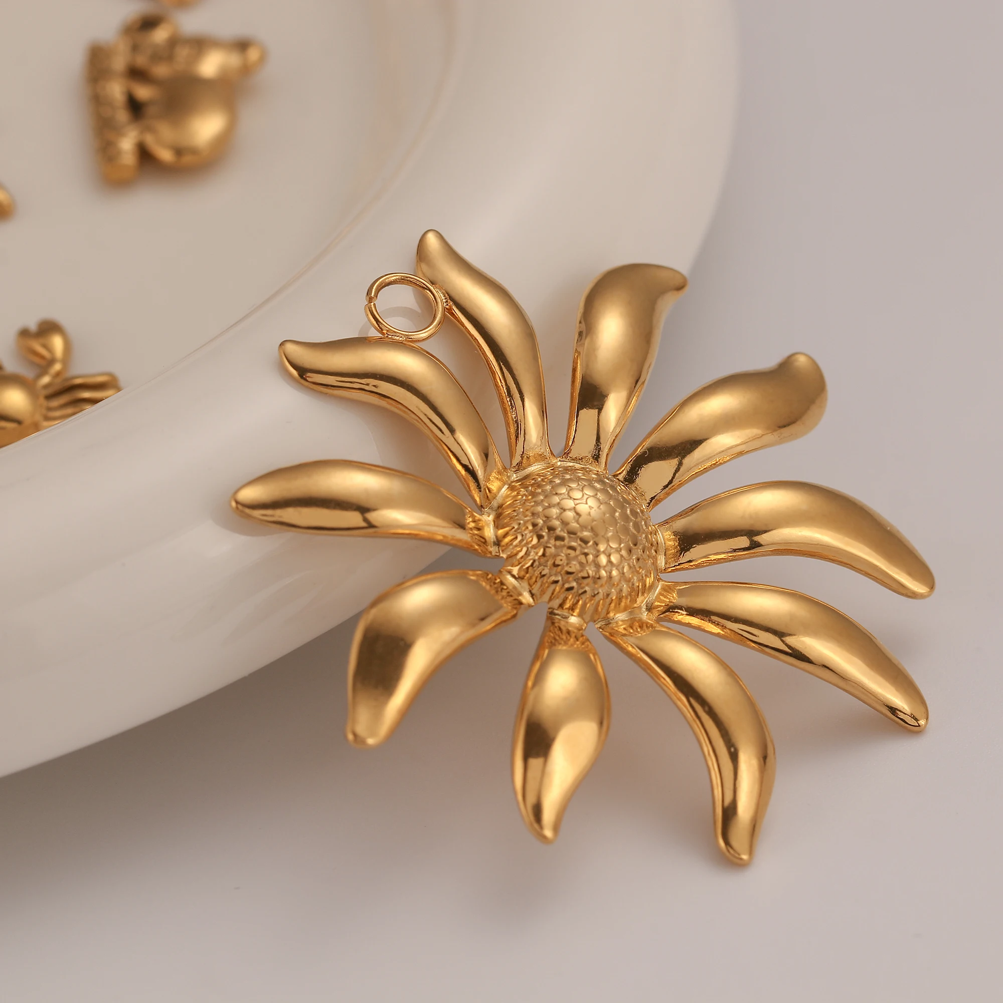 3Pcs Sun Flower/Clovel/Tropical Palm Charms Stainless Steel PVD Gold Plated Women Pendants DIY Necklace Bracelet Jewelry Making view 4