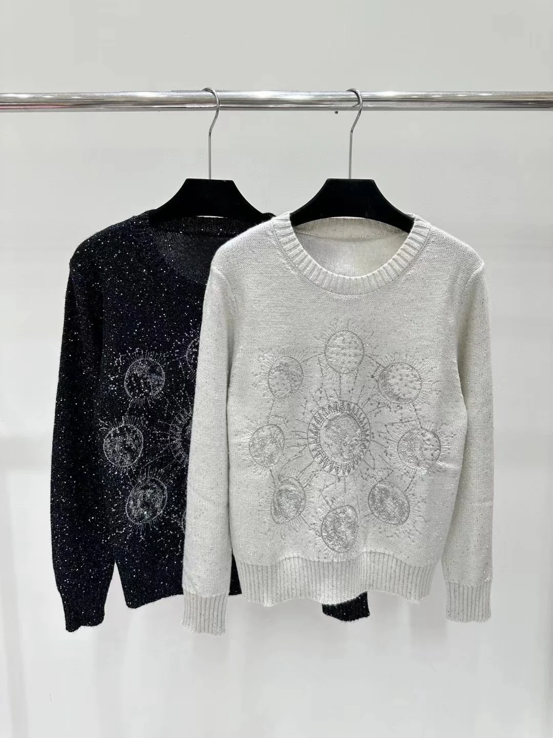 High end customized women's knitted round neck long sleeved shirt