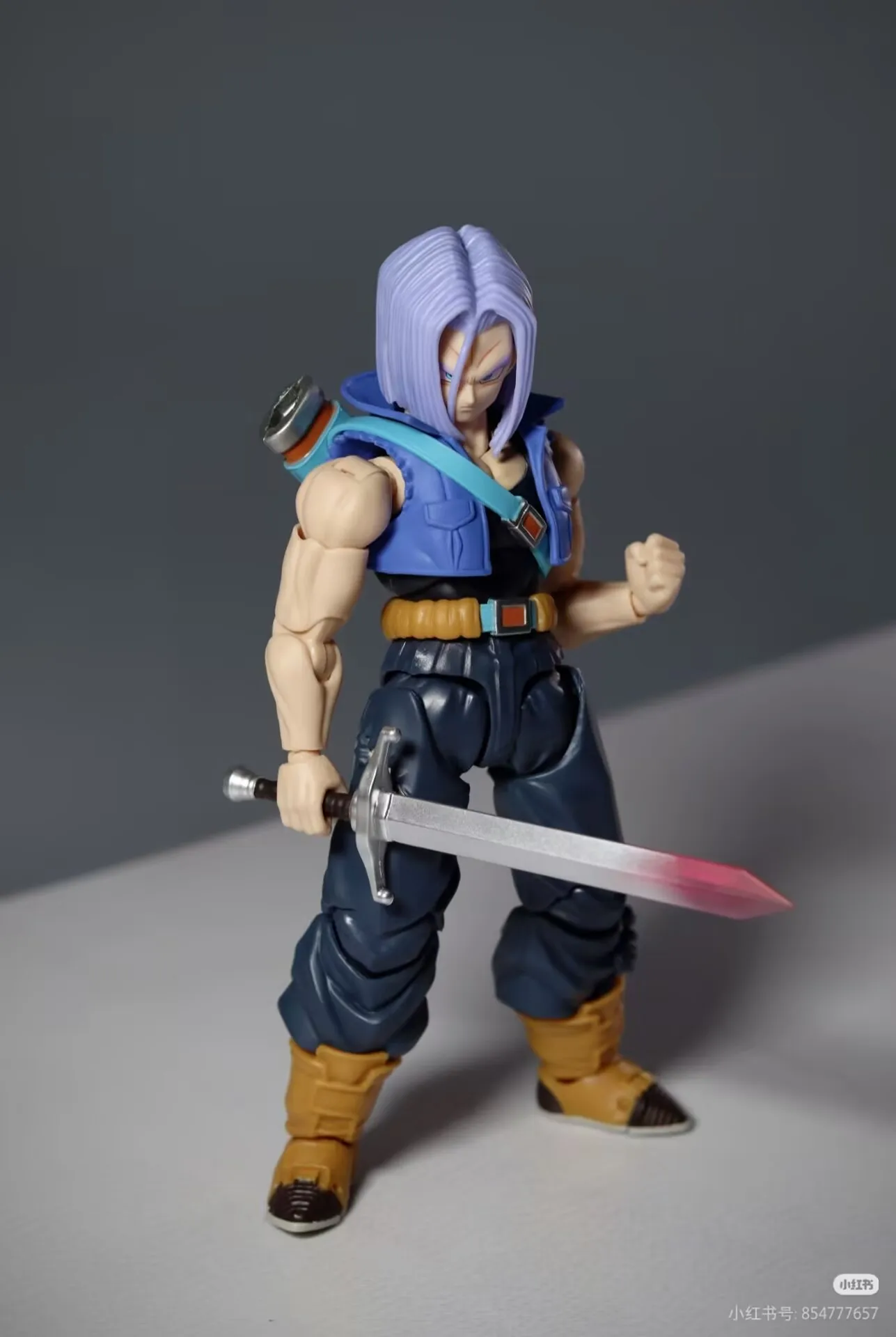 متوفر في المخزون شيطاني صالح Shf جذوع الشكل لعبة دراغون بول Z سوبر سايان الشكل الصبي من المستقبل ابن الغد تمثال اللعب