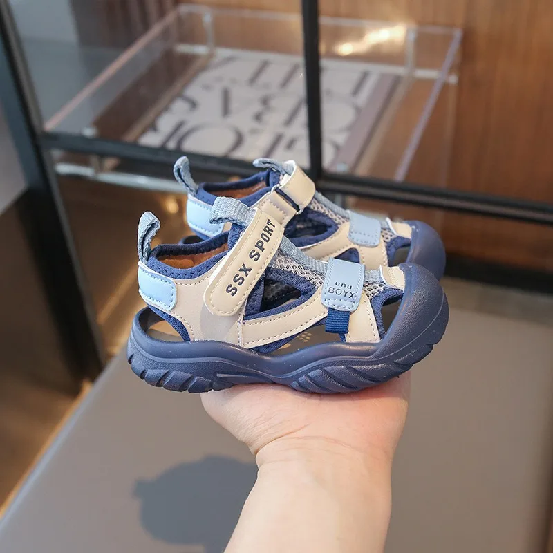 Summer Kids Closed-Toe Beach Sandals Children Anti-Kick Breathable Water Shoes Boys Girls Hollow Outdoor Shoes Casual Mesh Shoes