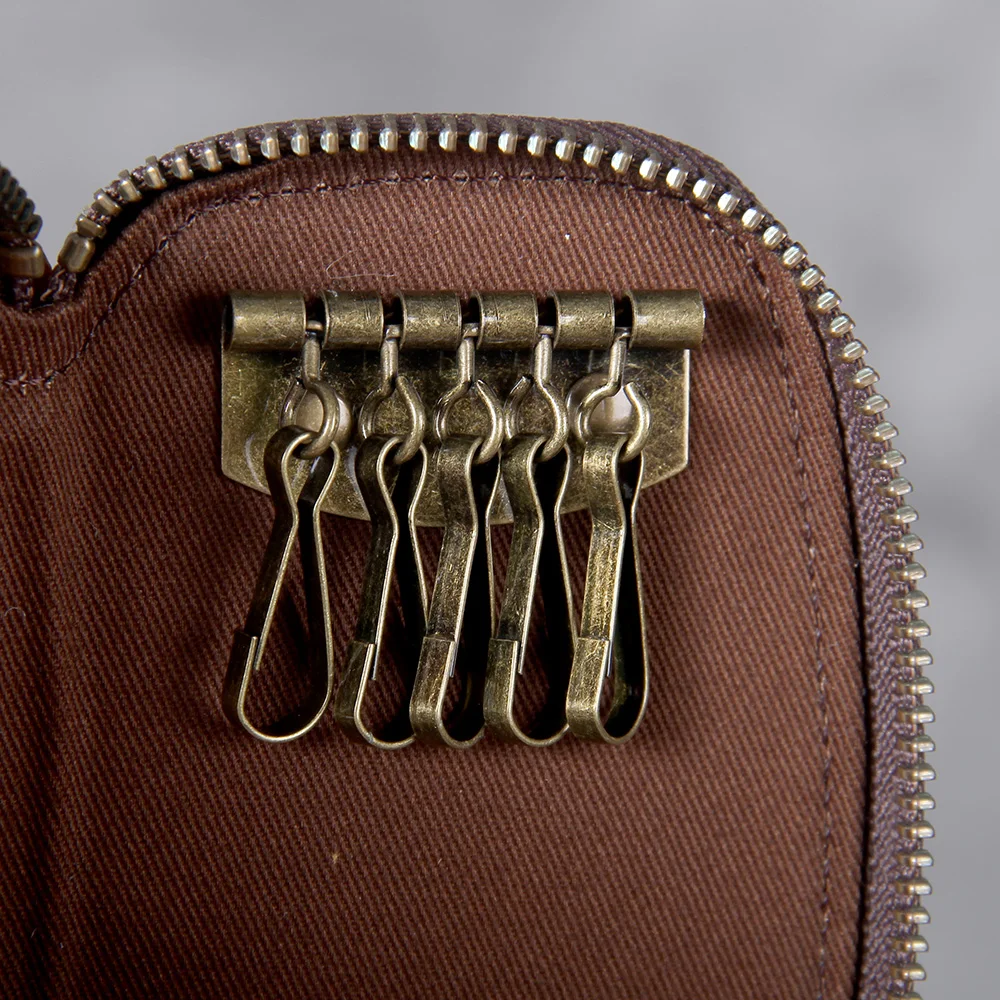 S.WORKER Handgefertigtes Echtleder-Schlüsseletui aus Vollnarbigem Rindsleder, Kartenhalter, Vintage-Schlüsselanhänger mit Messingschnalle – Detail 24