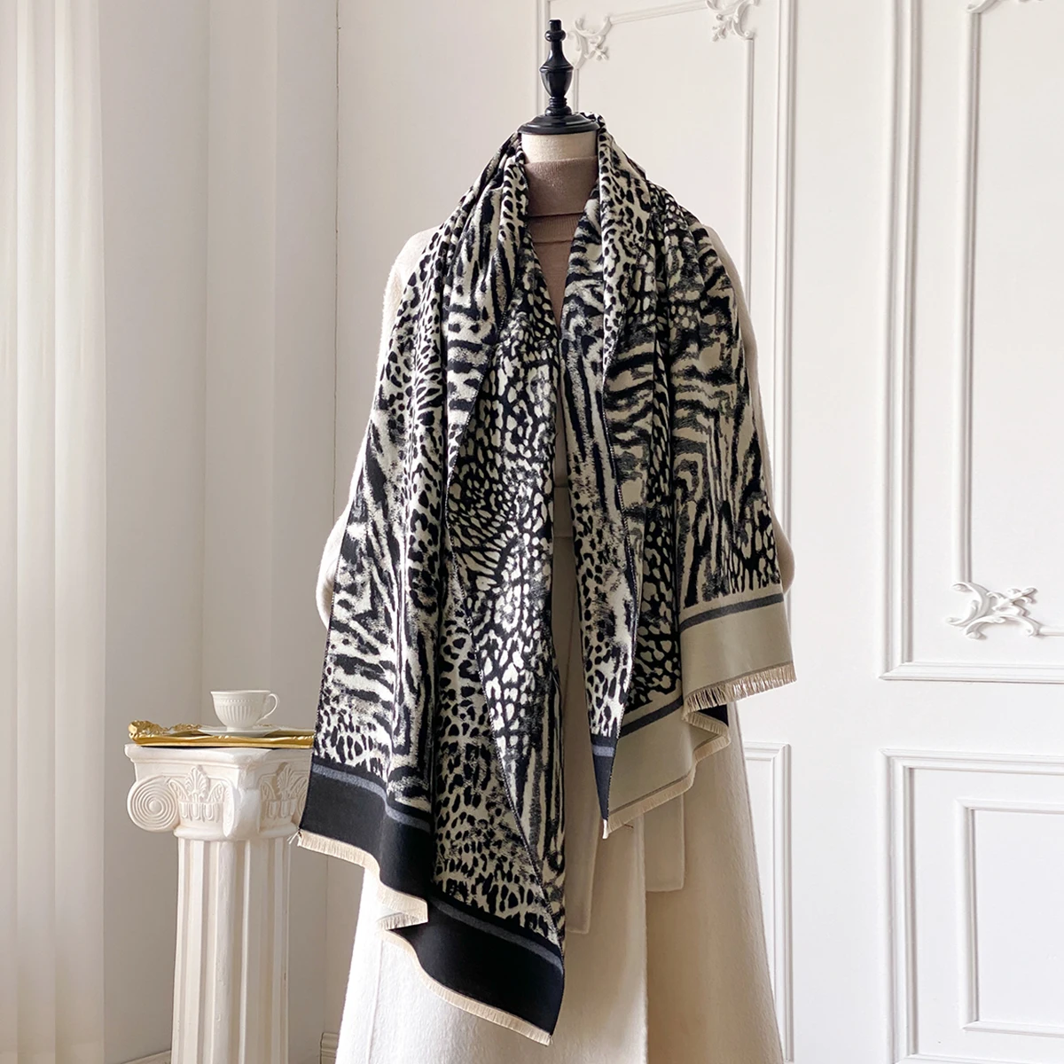

Новый зимний кашемировый шарф в стиле ретро для женщин, шаль с леопардовым принтом, женское роскошное пончо из пашмины, толстое одеяло, теплая буфанда