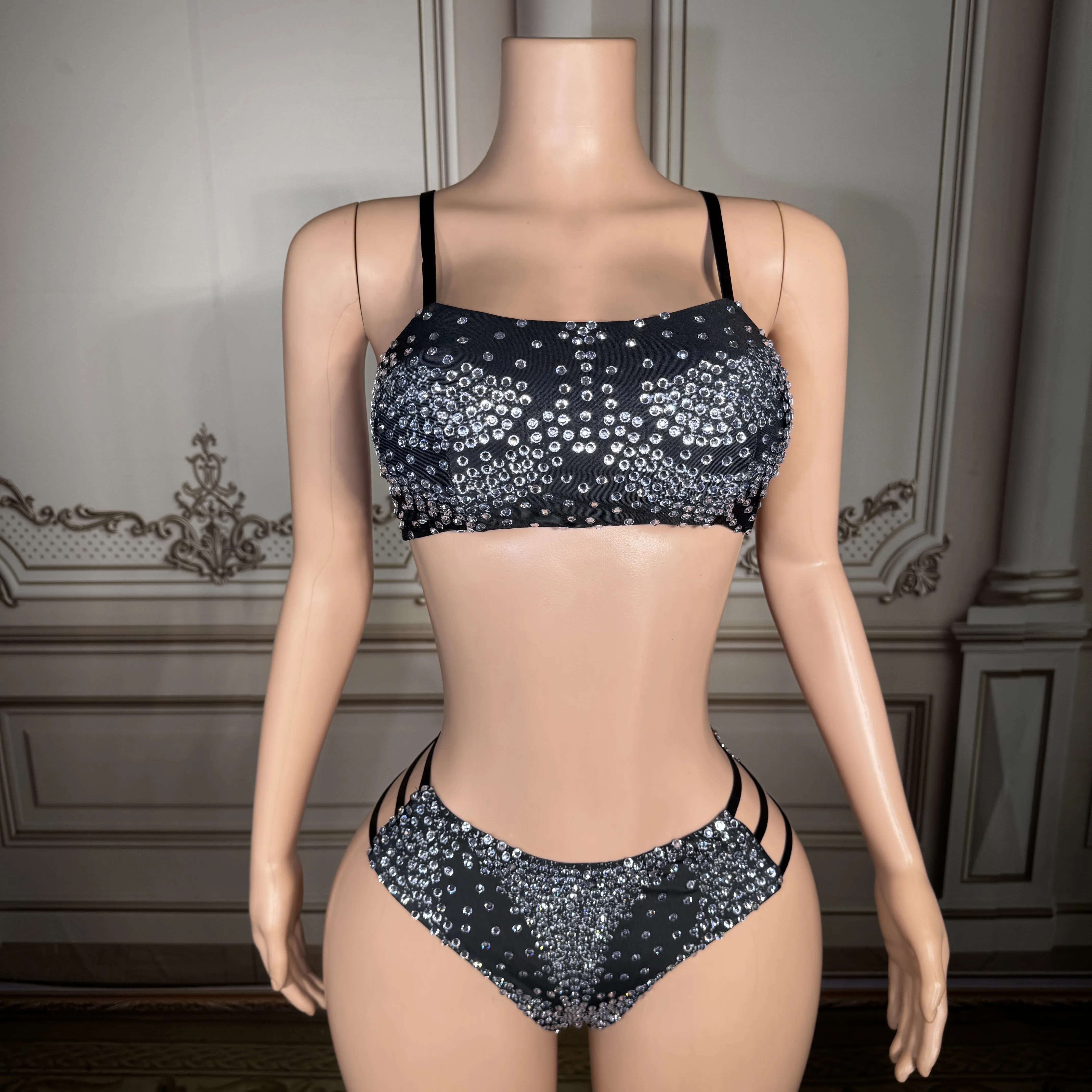 

Сверкающий серебристый купальник из двух частей с бриллиантовыми стразами ZD Glamorous, сексуальный наряд для ночного клуба с тонкими бретелями.