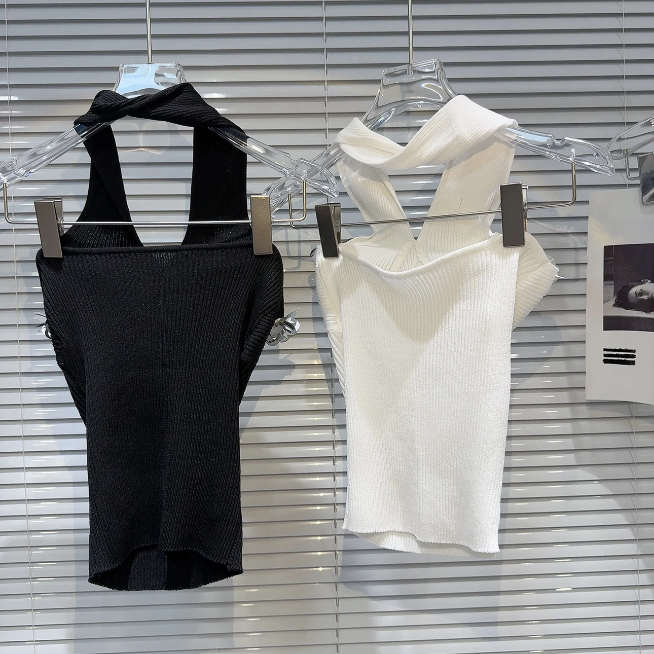 Female 2024 Summer Vests Hot Girl Graceful Vest Solid Color Sleeveless Sequins Flower V-neck Slimming Women’s Knitted Tank Tops