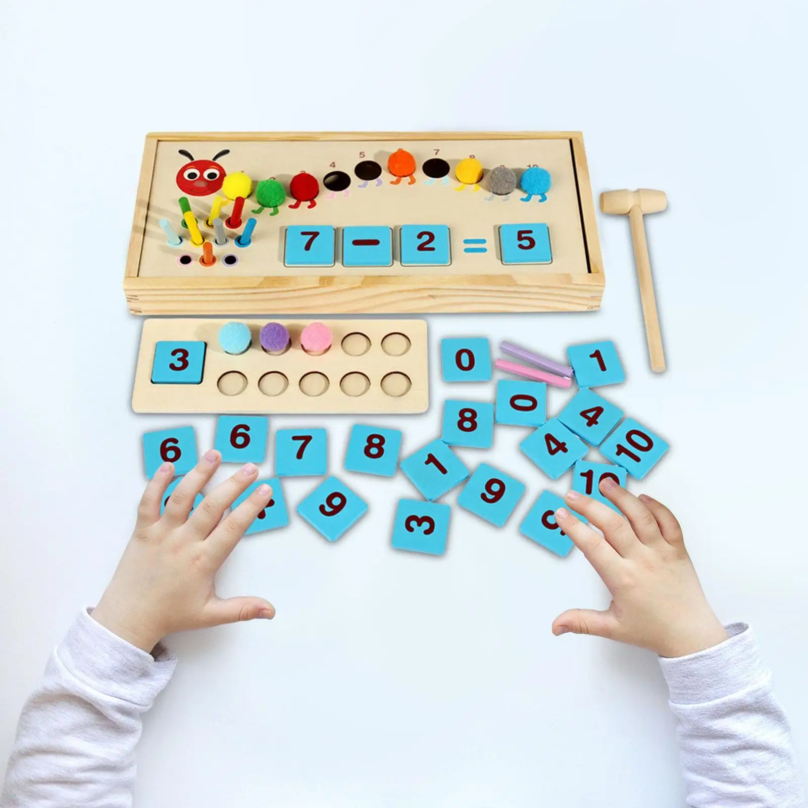 Zestaw edukacyjnych pomocek matematycznych dla dzieci w wieku 3, 4, 5 lat, rozwijający motorykę małą, koordynację wzrokowo-ruchową, rozpoznawanie kolorów i umiejętności arytmetycznych.