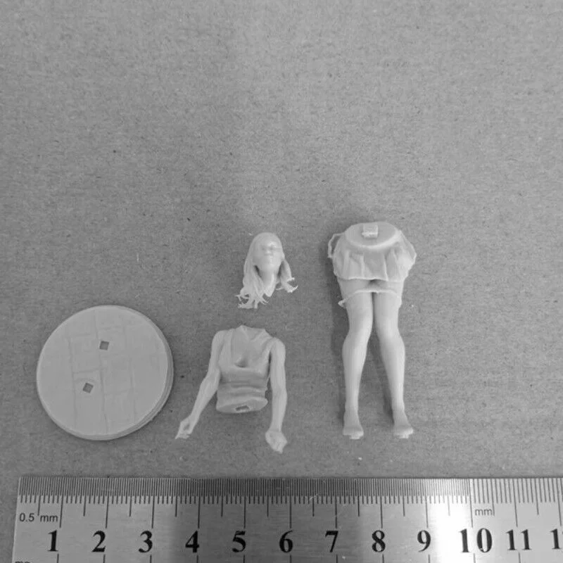 Underpants Girl Full Resin Figure 1/24 Scale 75mm Assemble Miniature Garage Model Kit Unassembled Unpainted Diorama Toys