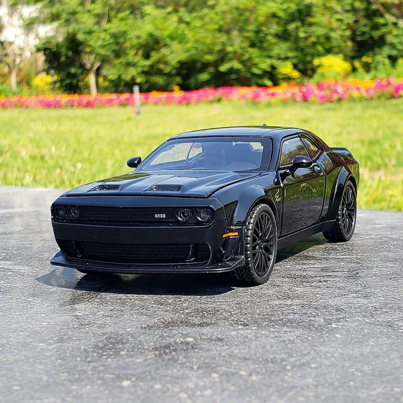 1:32 Alloy Dodge Challenger SRT Musle Car Model Diecast Metal Sports Car Model Simulação Som Luz Crianças Brinquedos Presente Coleção