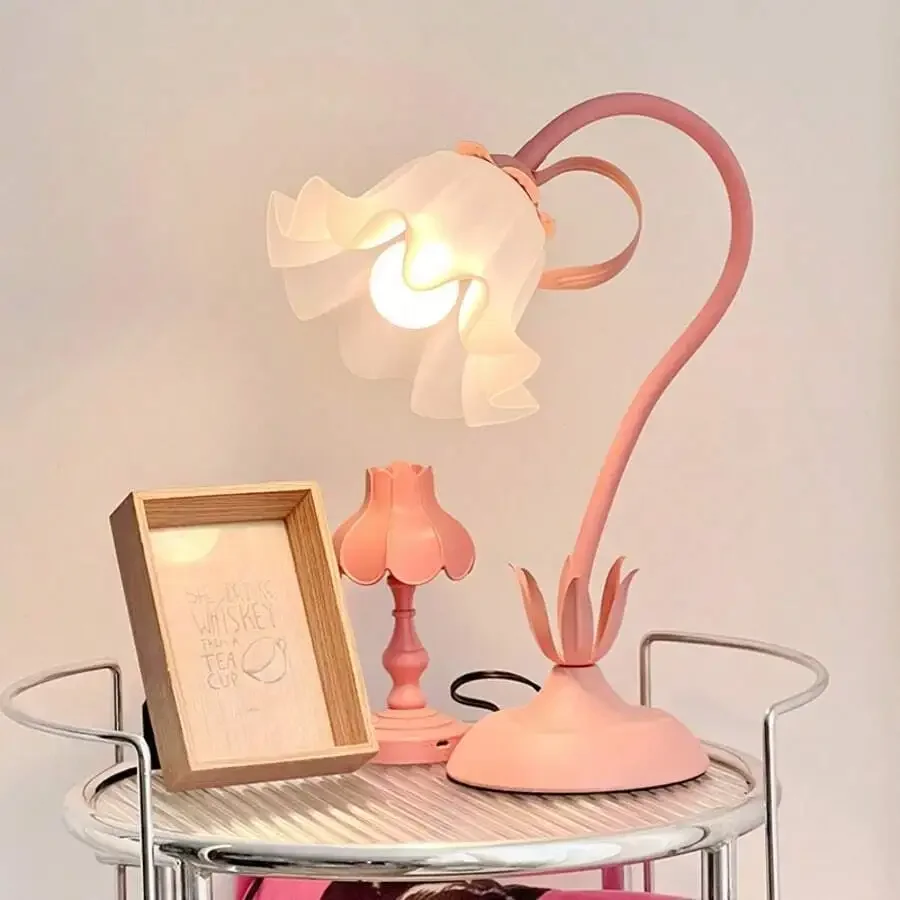

1pc American Retro Garden Flower Floor Lamp, Net Red Creative Floor Lamp, Style Atmosphere, Sweet, Elegant, Suitable For Bedroom