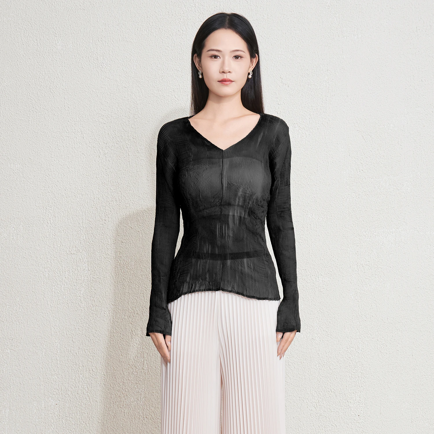 

Miyake плиссированная блузка с v-образным вырезом, новинка 2025 года, элегантный повседневный облегающий прозрачный модный женский топ с длинными рукавами