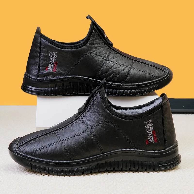 Herren-Winterstiefel zum Hineinschlüpfen, Schneestiefel mit Lederoberteil, dickem Fleecefutter, rutschfester Sohle, warme Knöchelstiefel, ideal für ältere Herren, zum Spazierengehen im Freien. – Detail 6