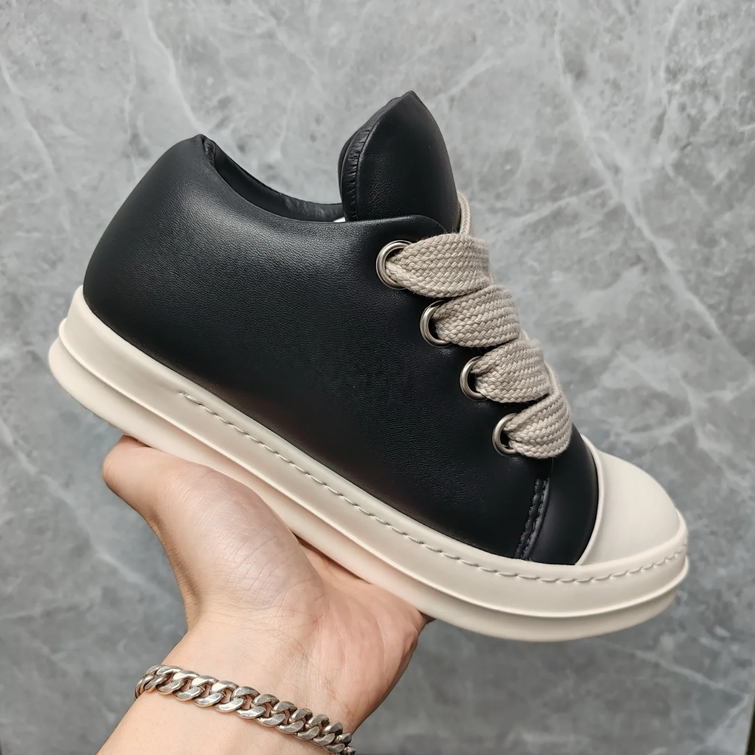 New men\'s high-end designer low-cut luxury Ro women\'s shoes black giant shoelaces designer platform leather sneakers.